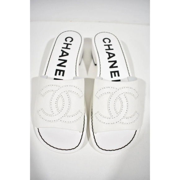 Chanel 22S White Calfskin Leather CC Logo Mules Slide Sandal Block Heel Flat 40 - Picture 2 of 12